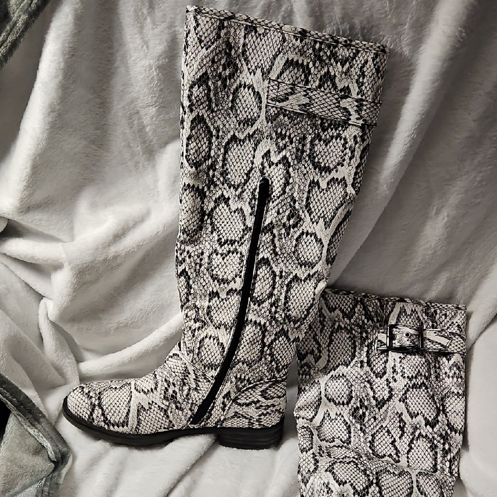 Source Unknown Snake Print Combat Boots - Black and Gray - Picture 4 of 10